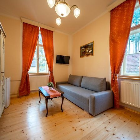 Zamecek Waldsteinovo Zatisi Hotel Svatoslav Kültér fotó