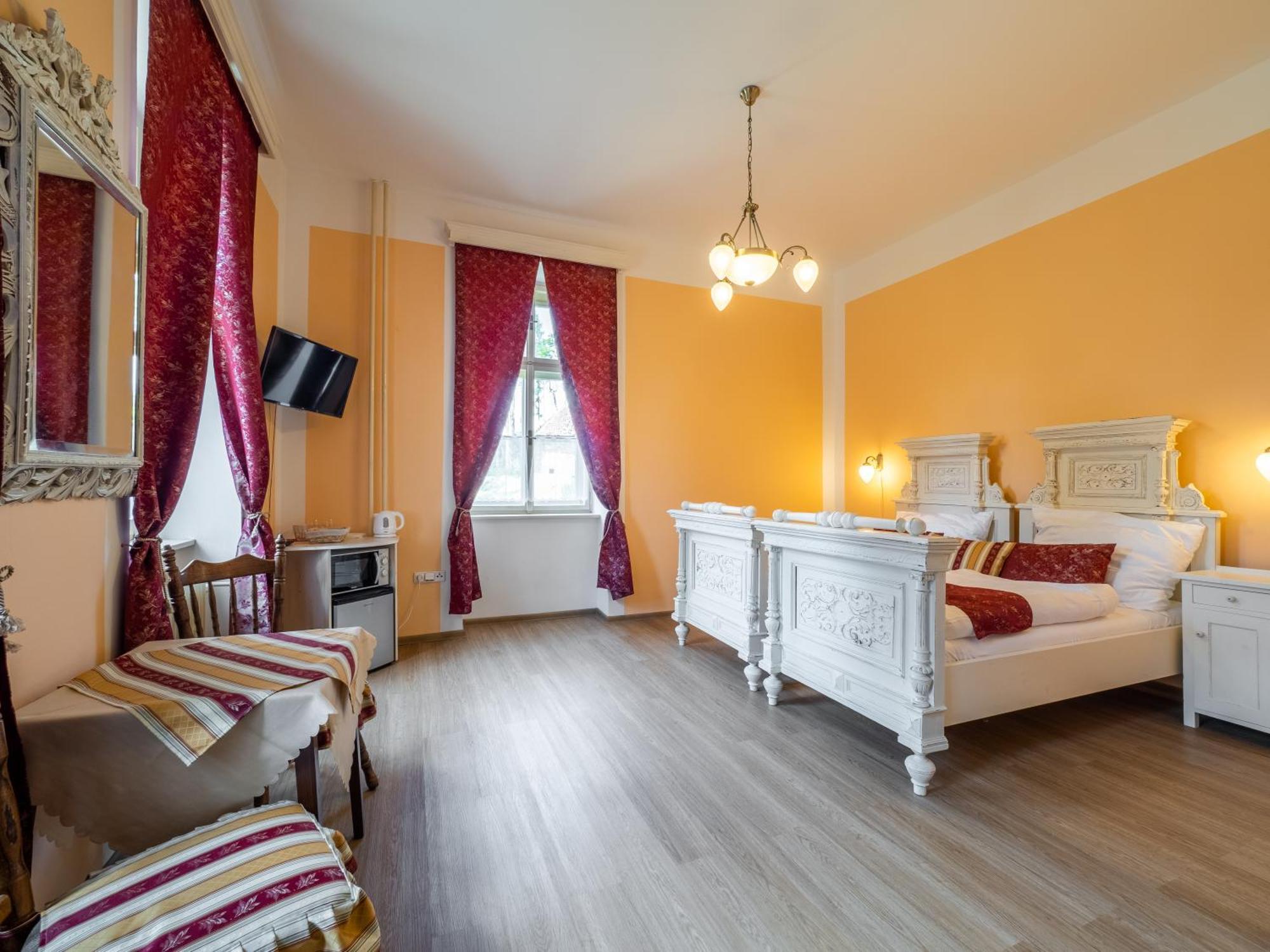 Zamecek Waldsteinovo Zatisi Hotel Svatoslav Kültér fotó